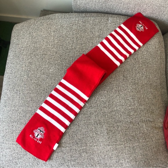 Toronto FC scarf - Picture 5 of 6